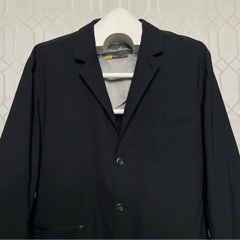 Eddie Bauer Travex Voyager Performance Nylon Lycra Travel Blazer Size 44